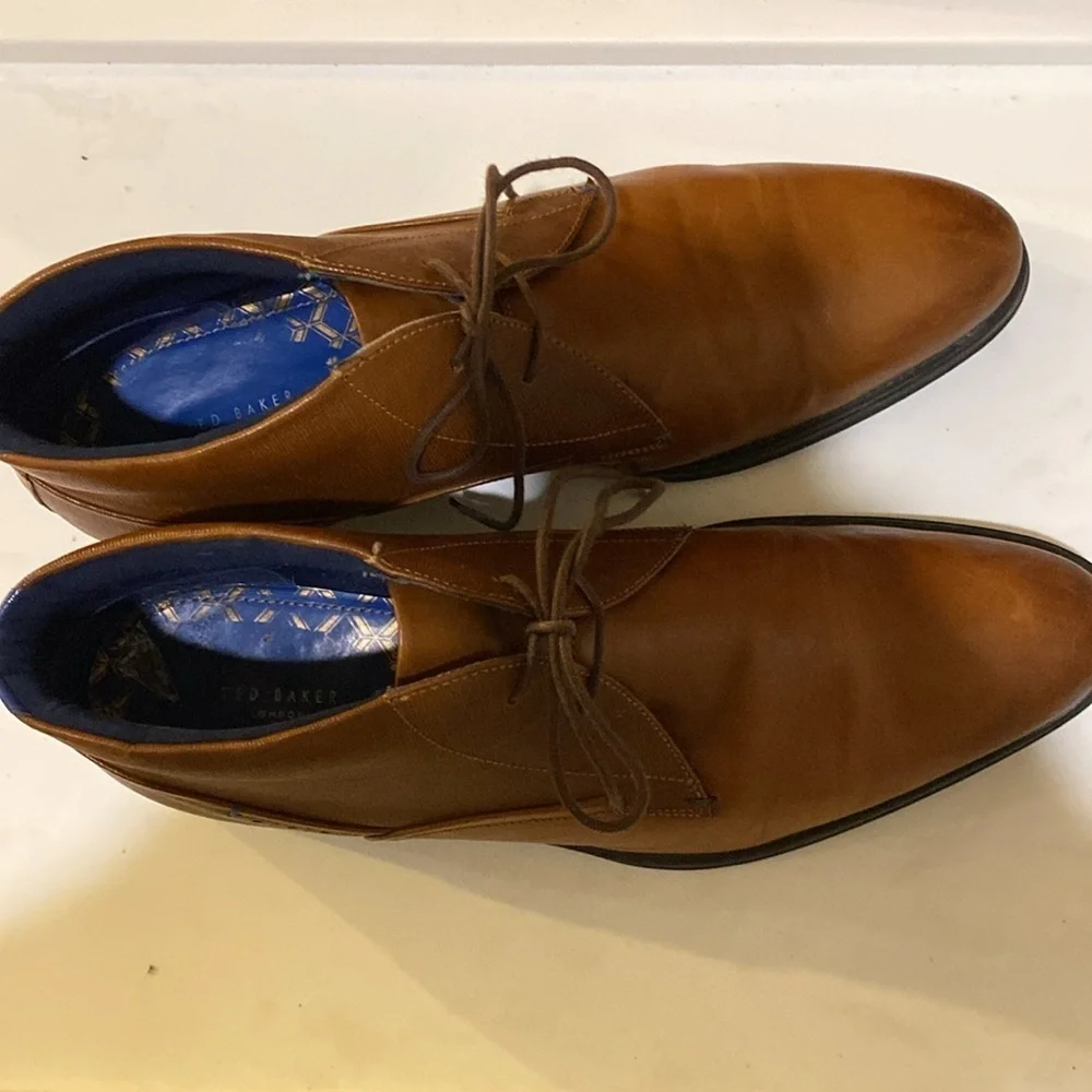 TED BAKER Leather Chukka Boots size 10.5 like new